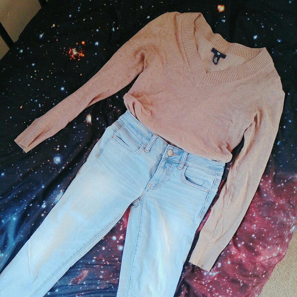 Soft v-neck knit sweater